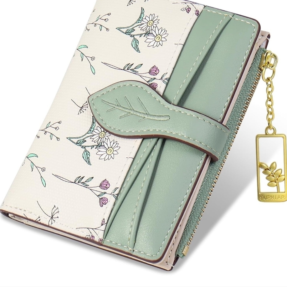 Floral Green and Cream Women's Wallet